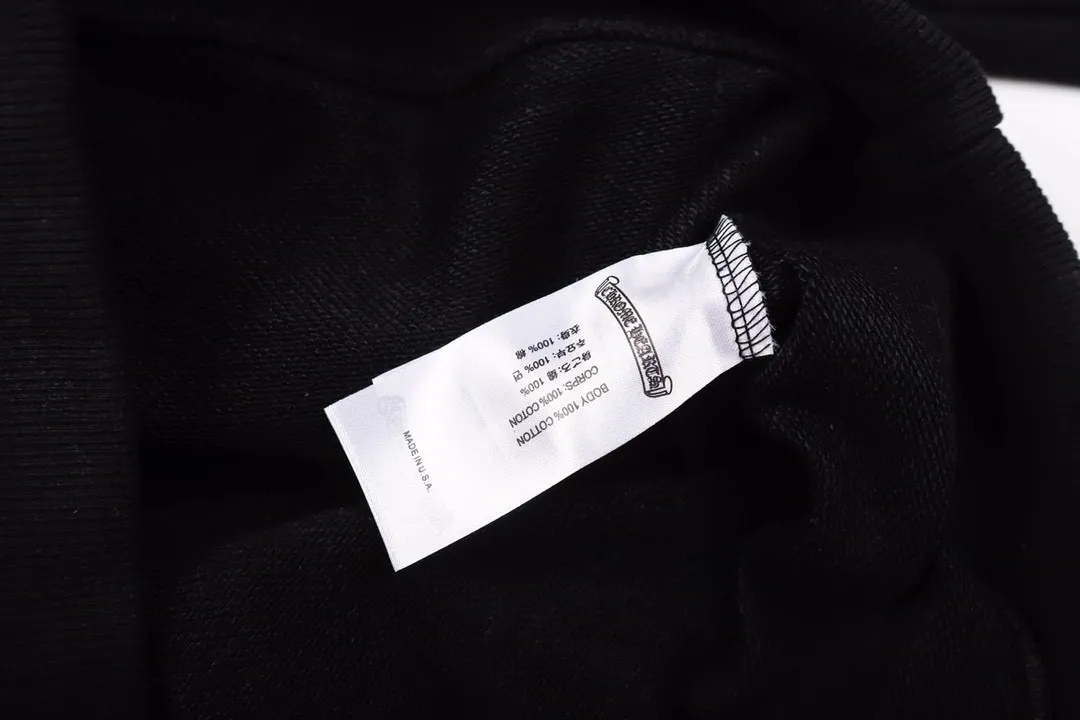 M31—P210 -Chrome Hearts/Chrome Hearts printed sweatshirt cardigan jacket -420 grams of high-density, high-quality wool, soft, delicate and skin-friendly, soft and silky to the touch, warm and skin-friendly -The hardware and zipper accessories are all customized and full of details -Colour: black -Size: S M L XL